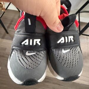 Nike air 270 Kids shoes Black and Red size 6c